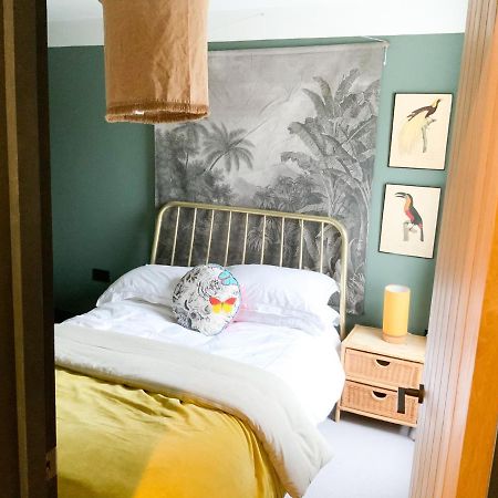 Boutique Home Near Chichester Centre Bagian luar foto