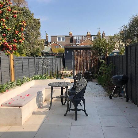 Boutique Home Near Chichester Centre Bagian luar foto