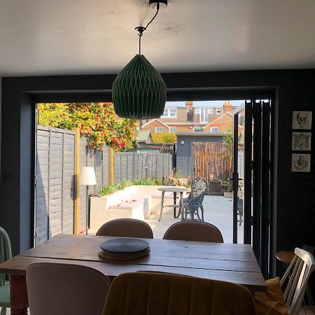 Boutique Home Near Chichester Centre Bagian luar foto