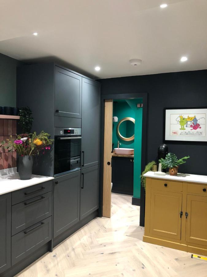 Boutique Home Near Chichester Centre Bagian luar foto