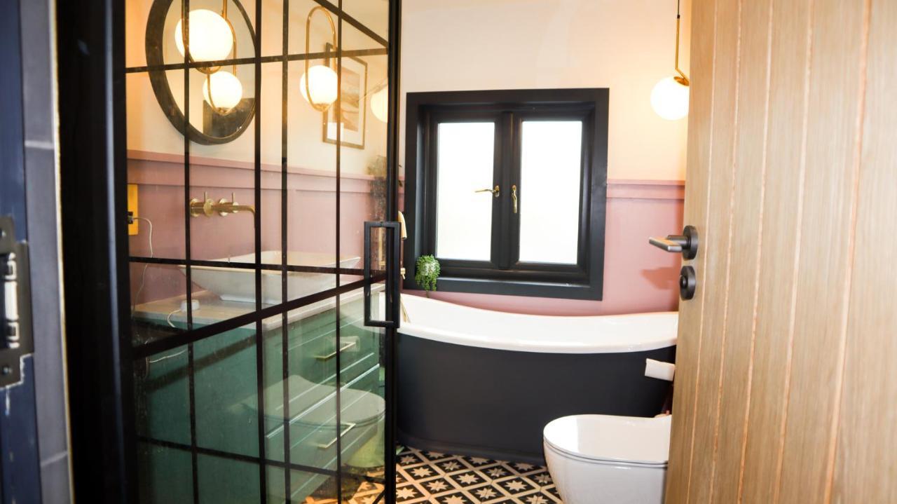 Boutique Home Near Chichester Centre Bagian luar foto
