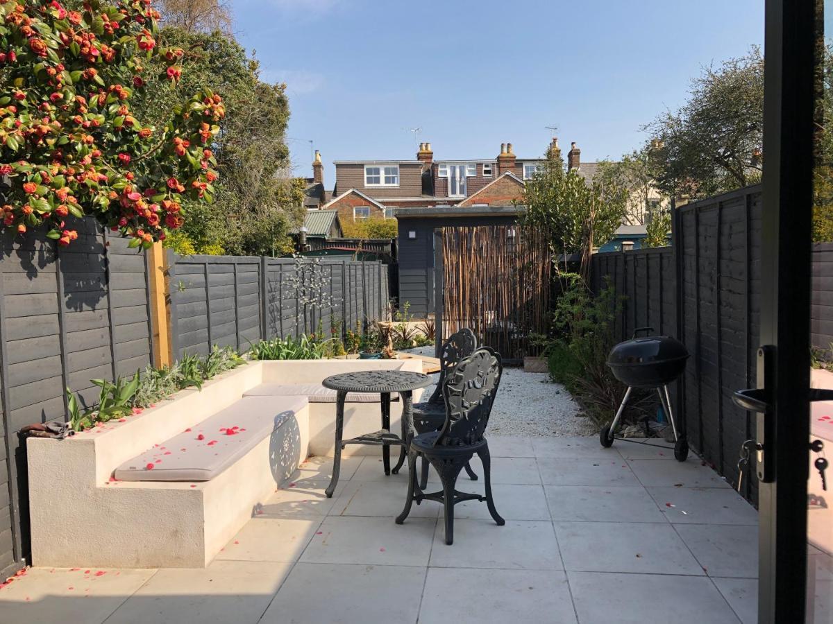 Boutique Home Near Chichester Centre Bagian luar foto